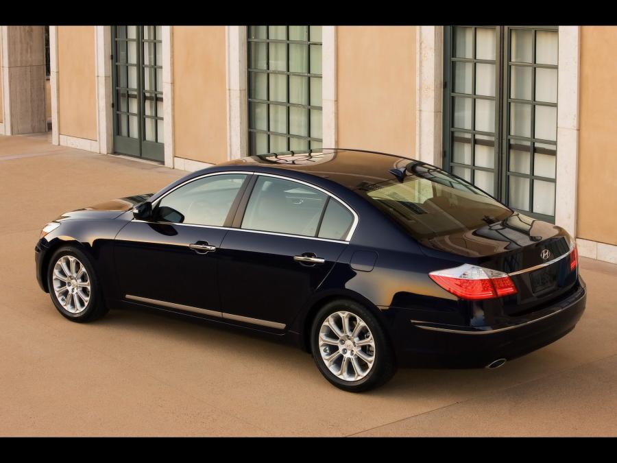  Hyundai Genesis Sedan 2009 года  (фото 38 из 47)